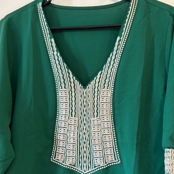 Gorgeous green top - Picture 5 of 5